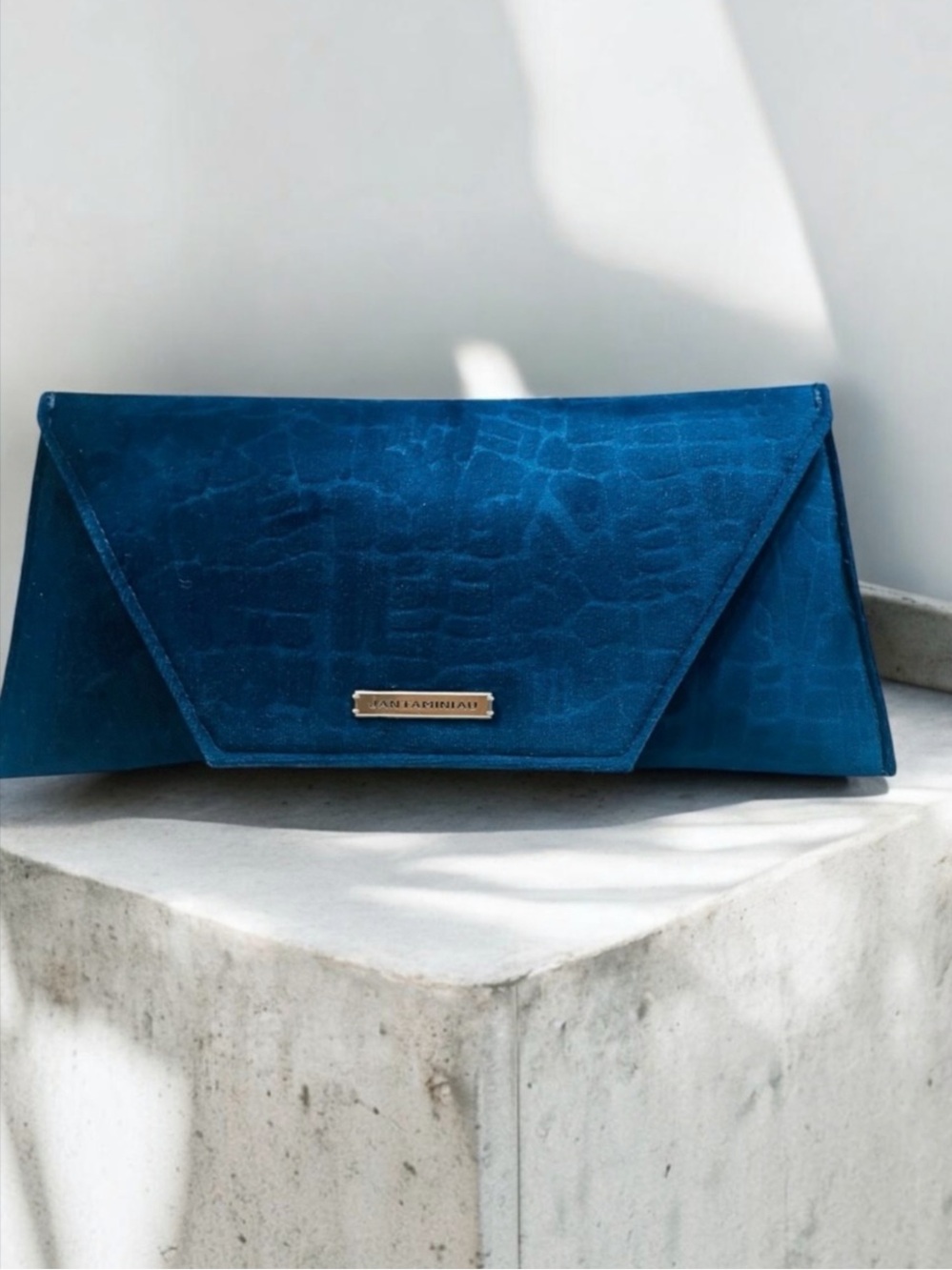 JANTAMINIAU EMBOSSED BLUE VELVET CASE CLUTCH BAG